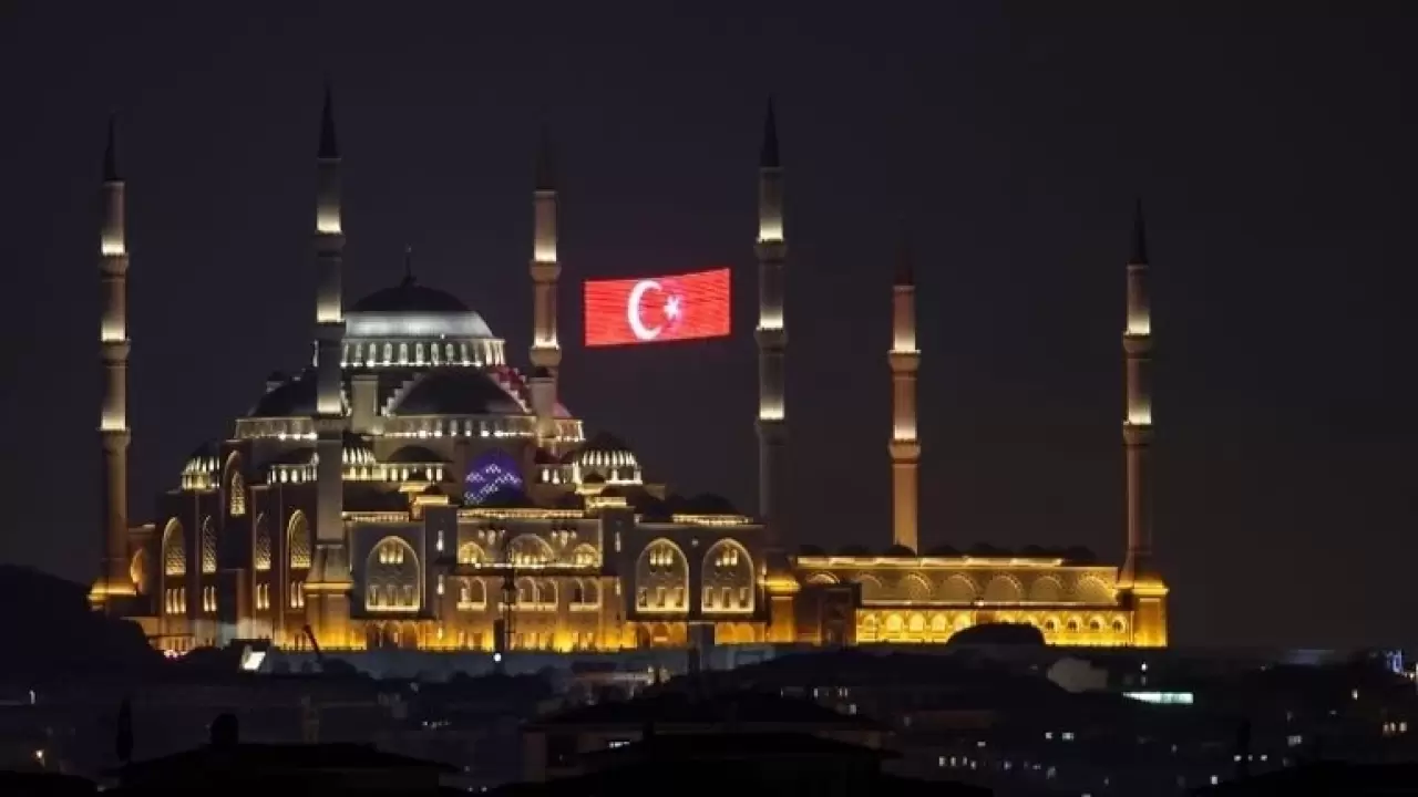 Türkiye Kadir Gecesi'nde camilere akın etti 6
