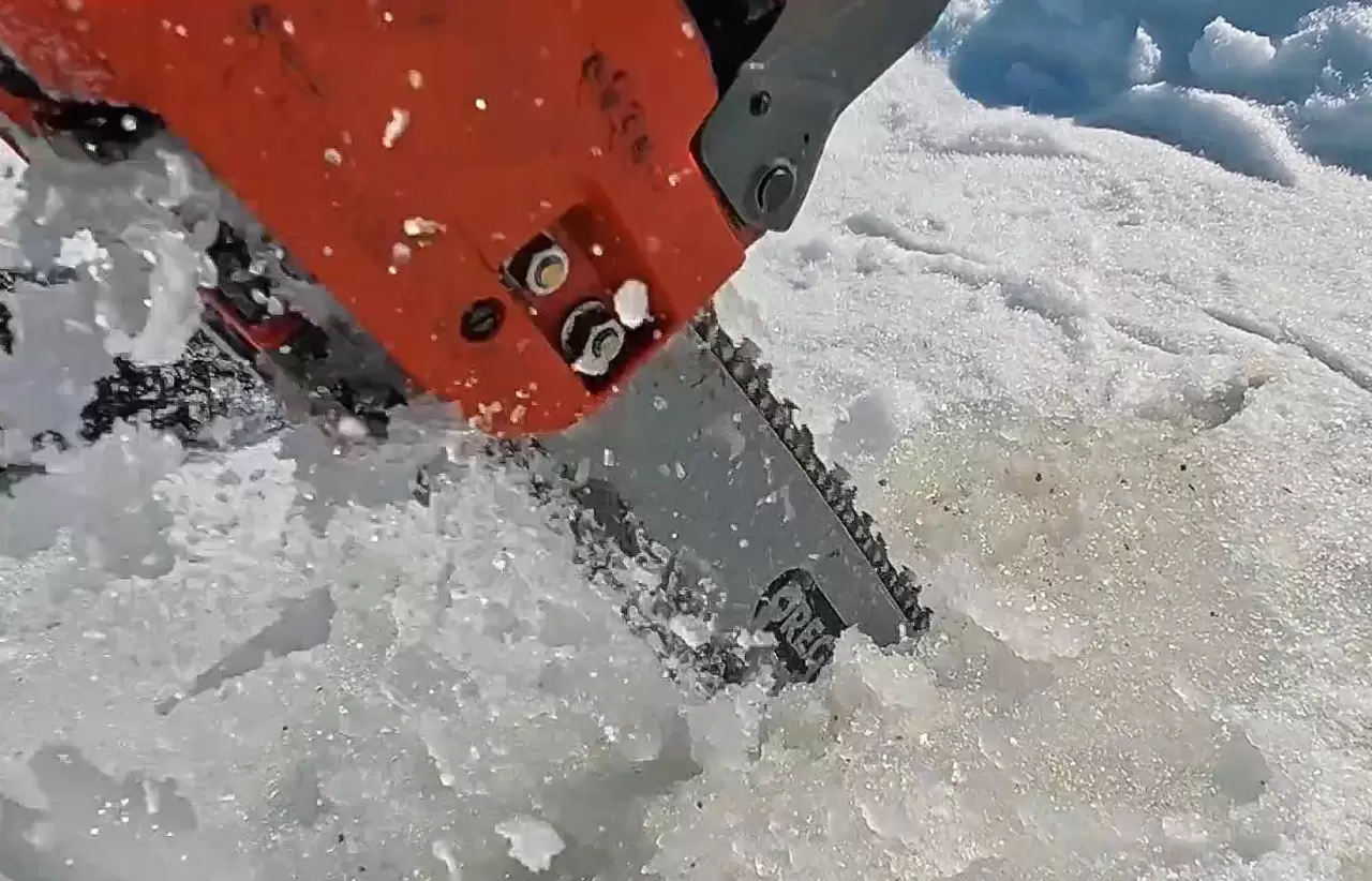 Mehmetçik engel tanımıyor: 28 santimetre buzun altında Türk bayrağı açtılar! 3