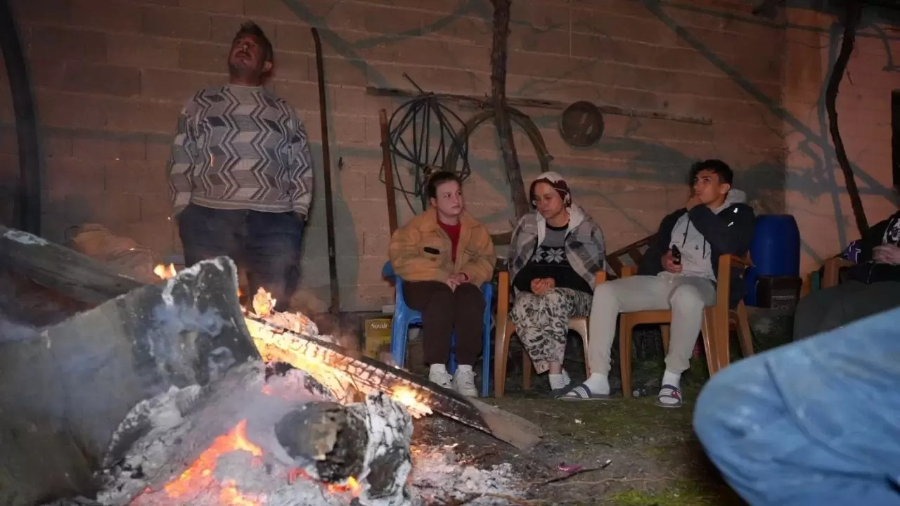 Vatandaşlar deprem korkusuyla sokaklara döküldü 5