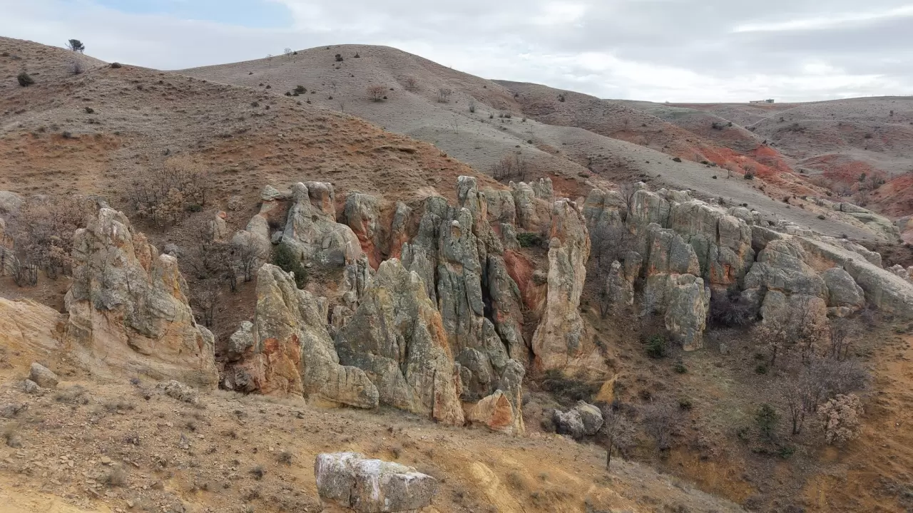 Doğa tutkunlarının gözdesi: Yahşihan'daki ilginç kaya oluşumları! 2