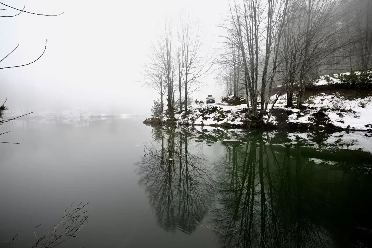 Düzce'de kar yağışı etkisini artırıyor: Yaylalar beyaza büründü! 1