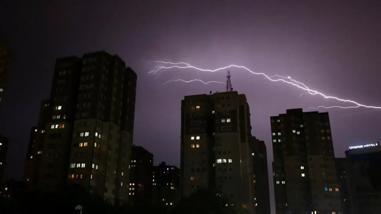 Marmara’da fırtına kopuyor, Doğu’da kar kapıda! 4