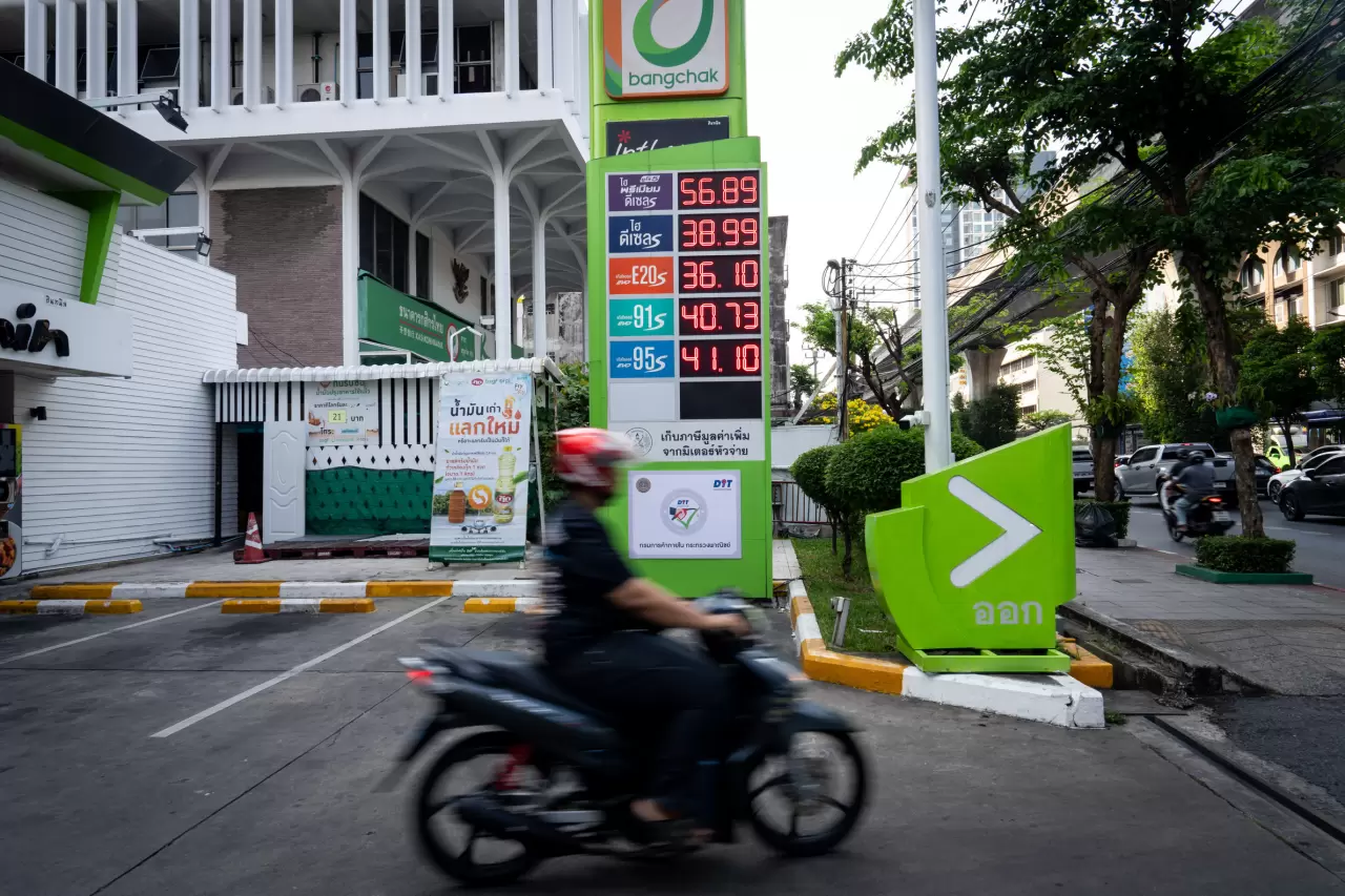 Akaryakıt fiyatları o ülkede bir gecede fırladı: İstasyonlarda kuyruklar oluştu! 6