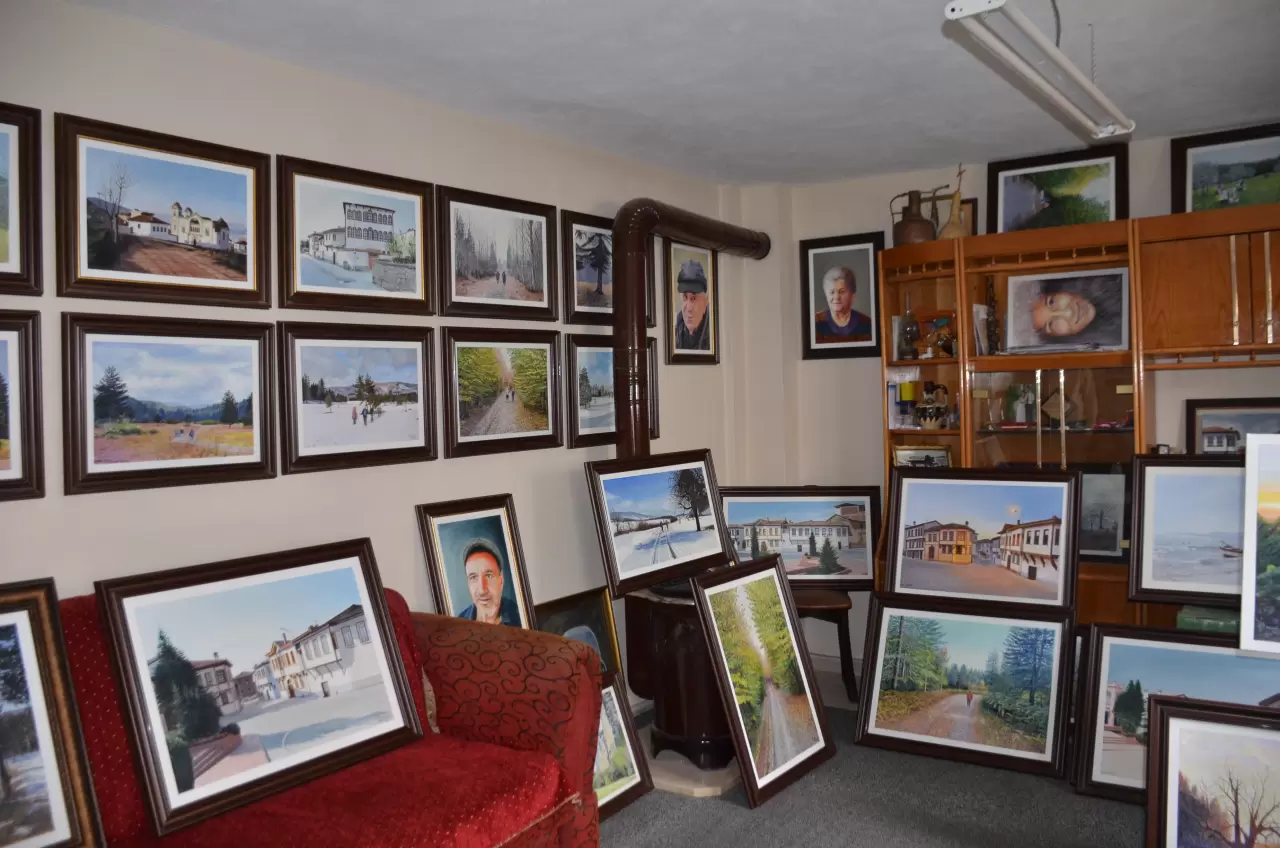 55 yıldır en yakın arkadaşı resim tuvali oldu! Atölyesini kurdu 3