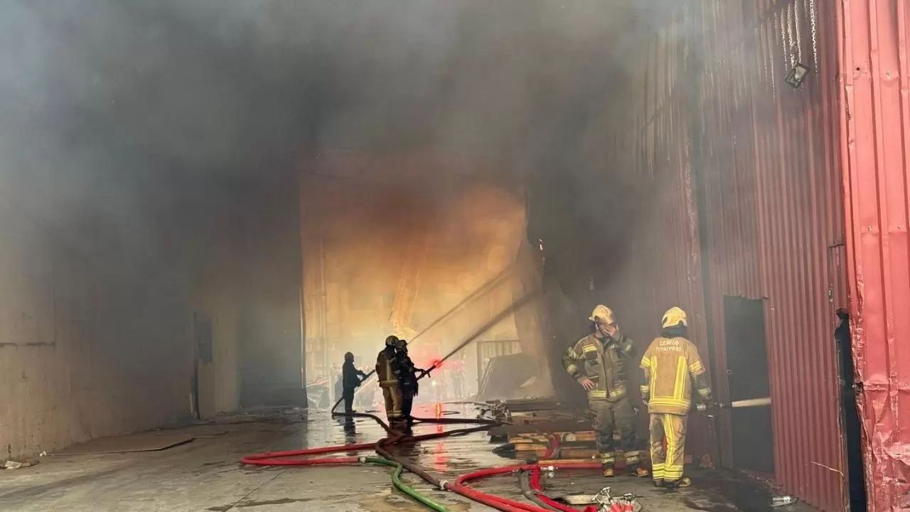 İzmir Karabağlar’da büyük yangın 3