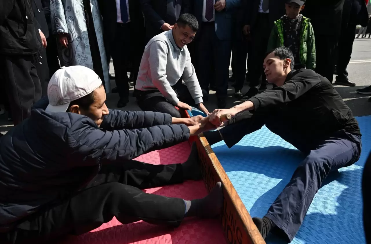 Bişkek’te Sümölök tadında bayram! Geleneksel yarışmalar Ala Too Meydanı’nı salladı 5