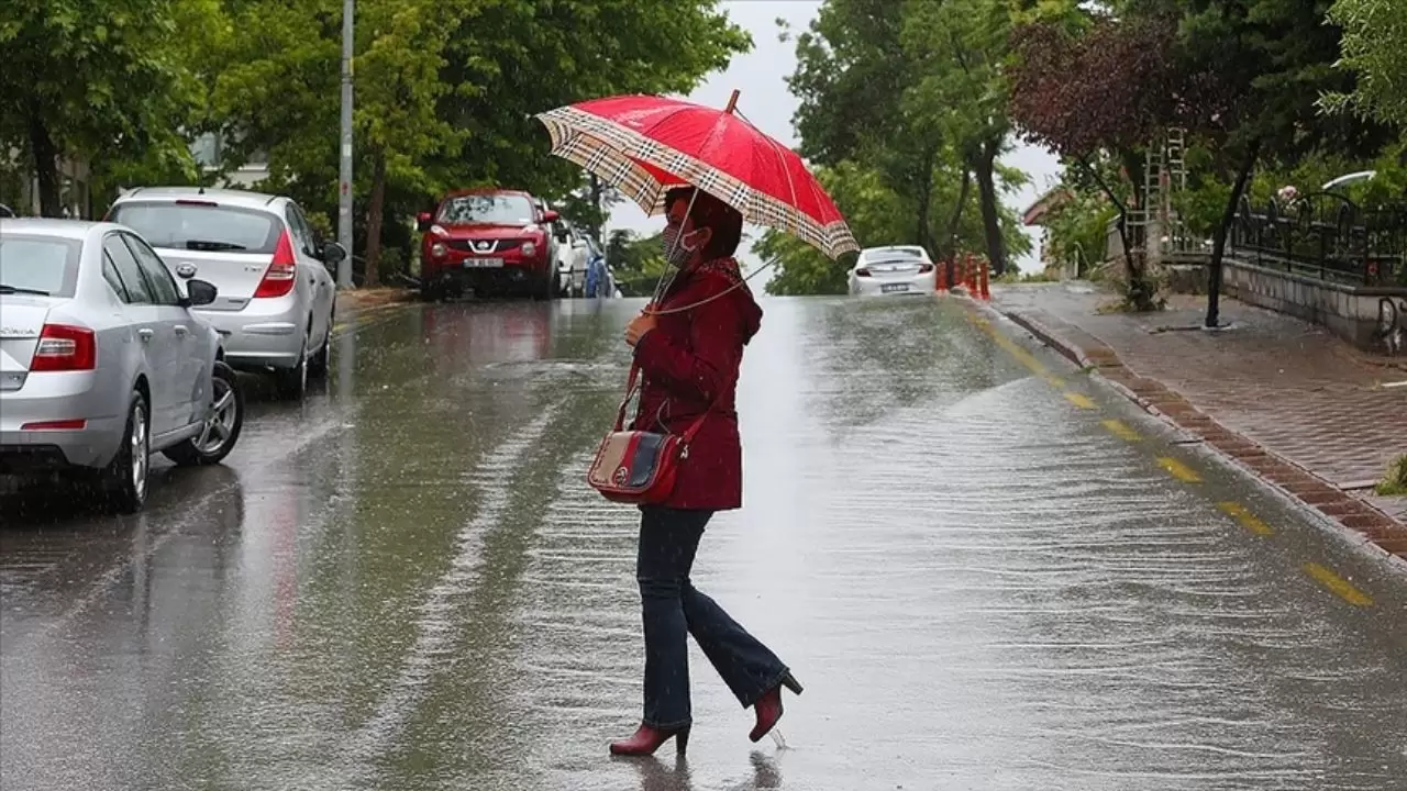 Megakentte şiddetli yağışın vuracağı saat açıklandı 5