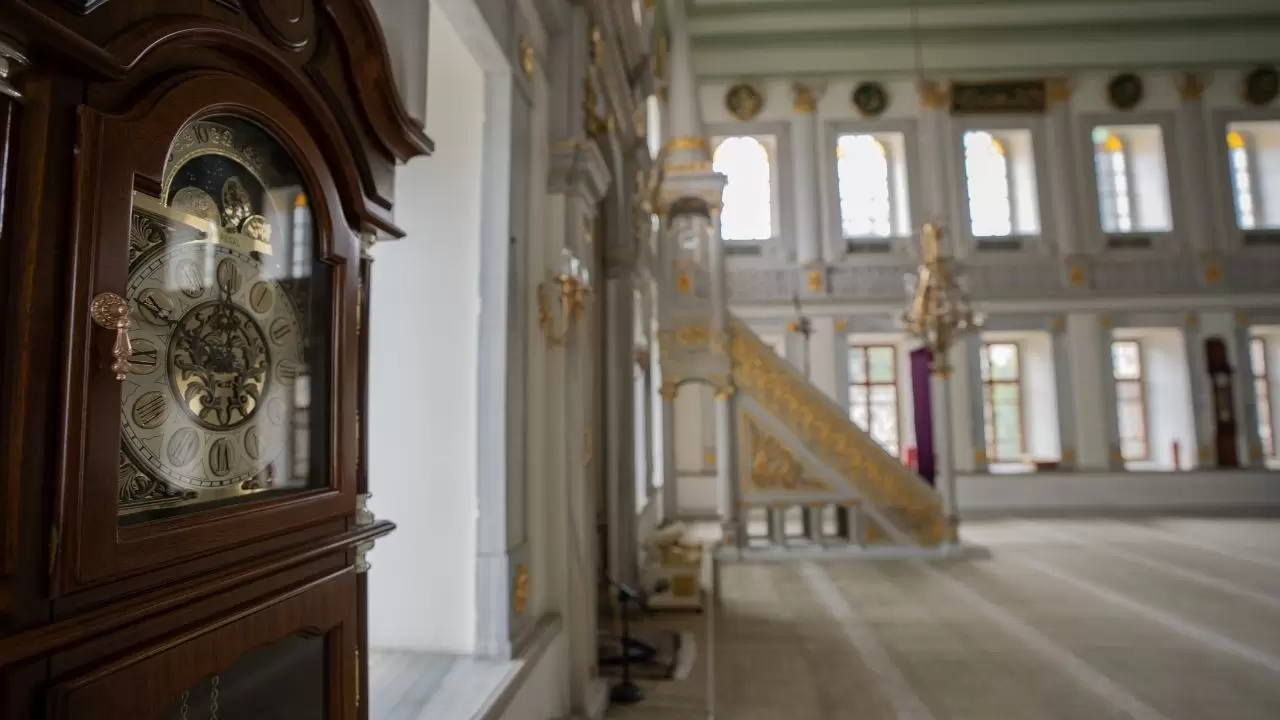 Boğaz’ın sahil sarayı gibi yükselen ibadetgahı 20