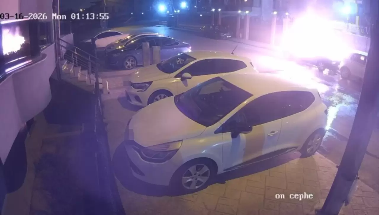 Park halindeki otomobil saniyeler içinde kül oldu! 6