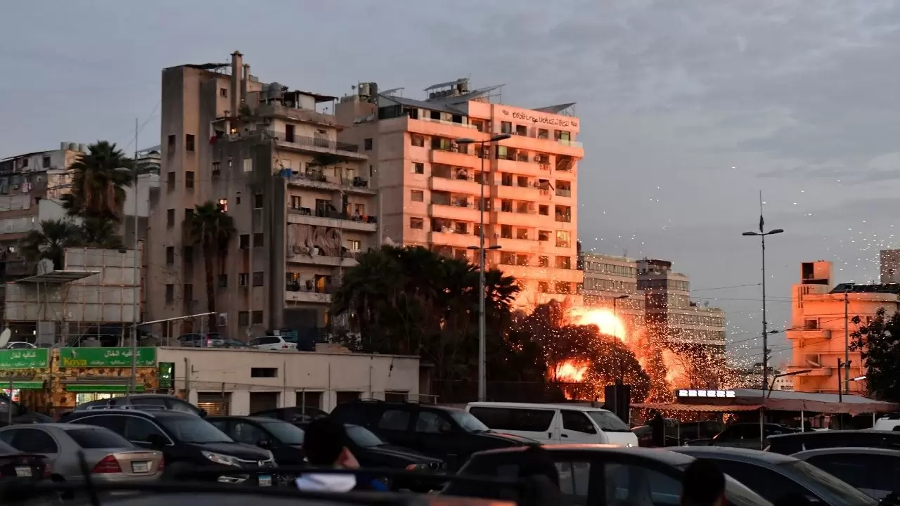 Lübnan’ın başkentinde çok katlı bina vuruldu 3
