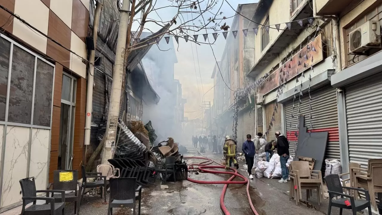 İzmir Karabağlar’da büyük yangın 4