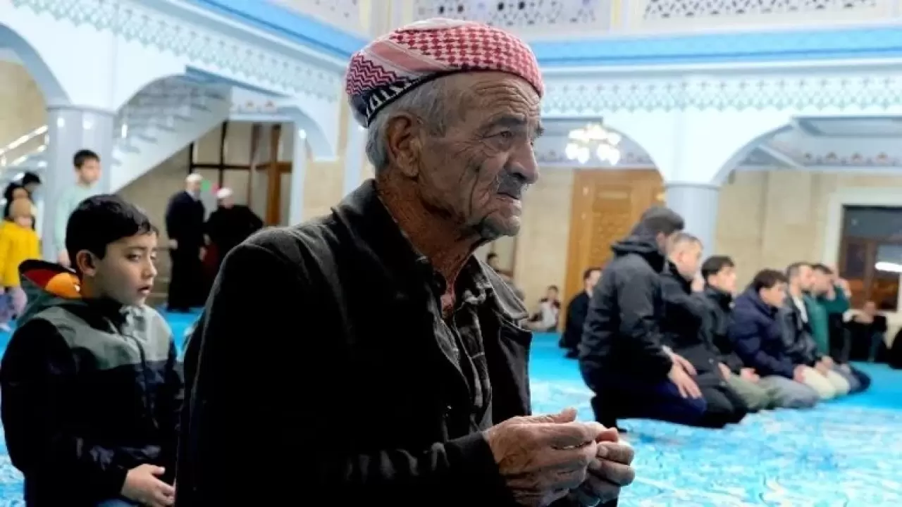 Türkiye Kadir Gecesi'nde camilere akın etti 5