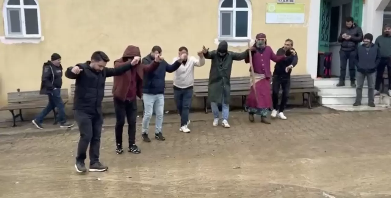 Yaşlılar anlattı, gençler oynadı: Asırlık saya oyunu yeniden sahnelendi 2