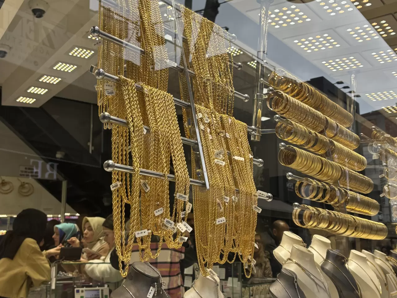Altın fiyatları düştü! Kocaeli'de kuyumcu kuyrukları uzadı 4