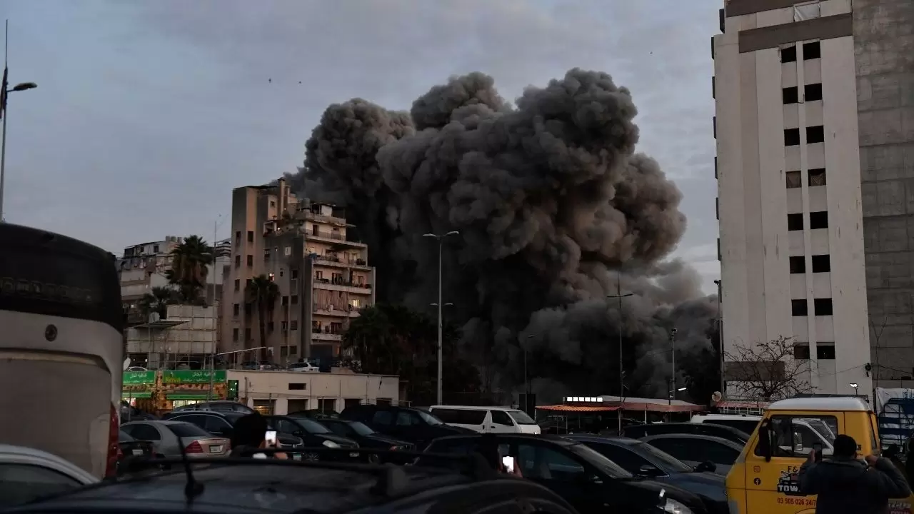 Lübnan’ın başkentinde çok katlı bina vuruldu 6