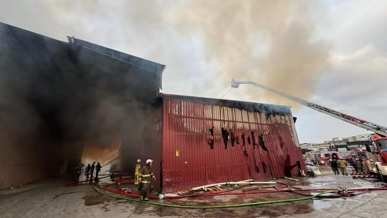 İzmir Karabağlar’da büyük yangın 1