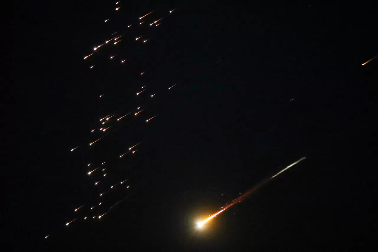 Orta Doğu’da füze trafiği: İran füzeleri Batı Şeria semalarında görüldü 1