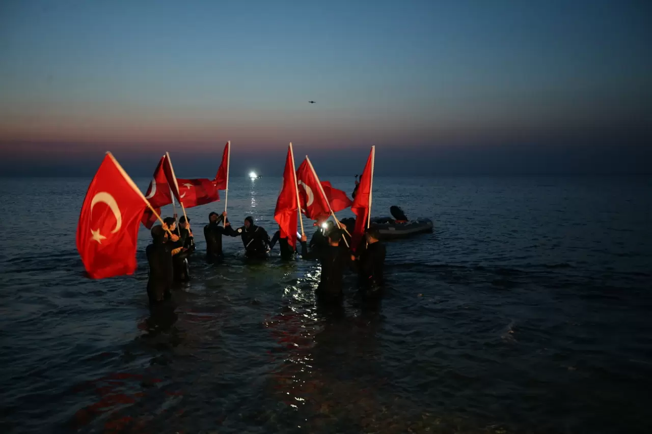 Çanakkale şehitlerinin anısına dünya rekoru kırdı: 36 saat su altında kaldı 12