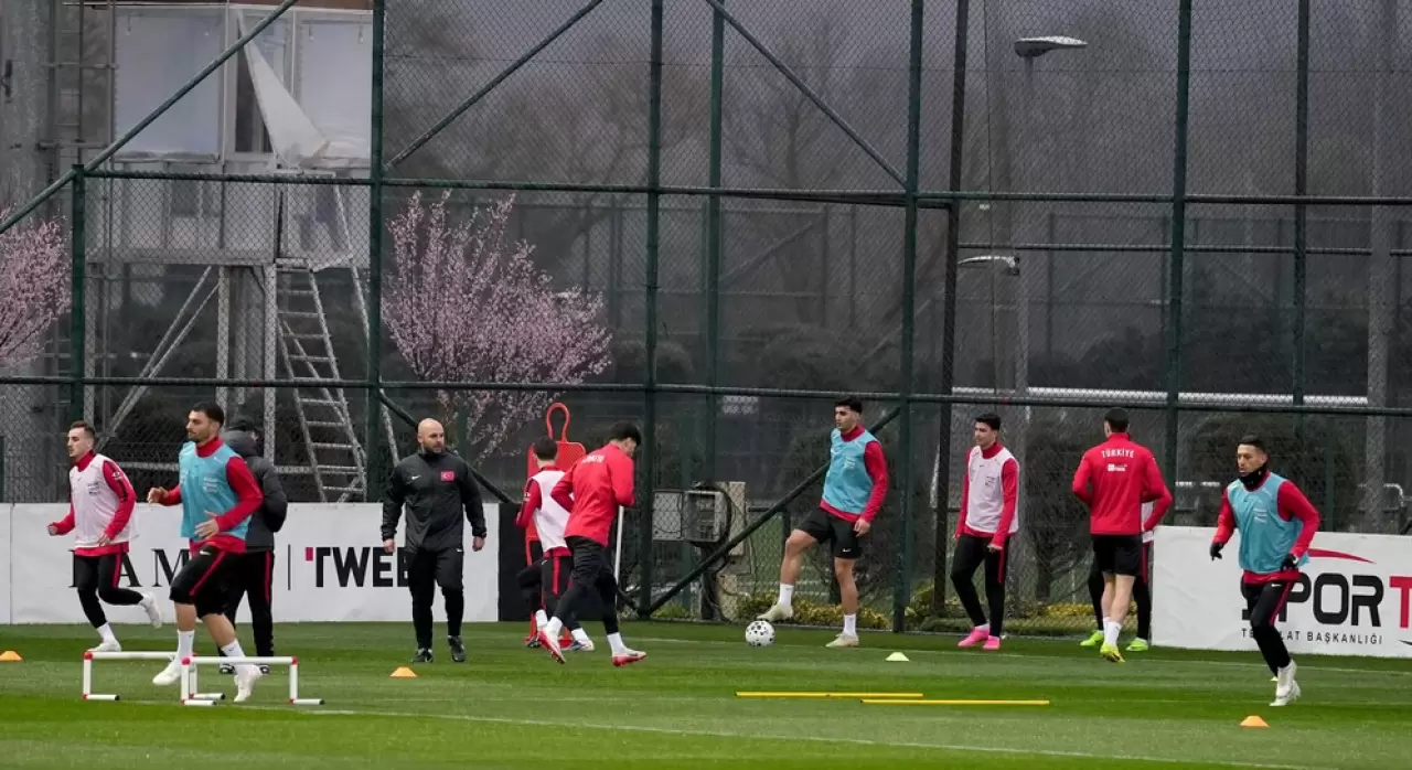 A Milli Takım, Romanya maçı öncesi antrenman yaptı! Hedef Dünya Kupası 6