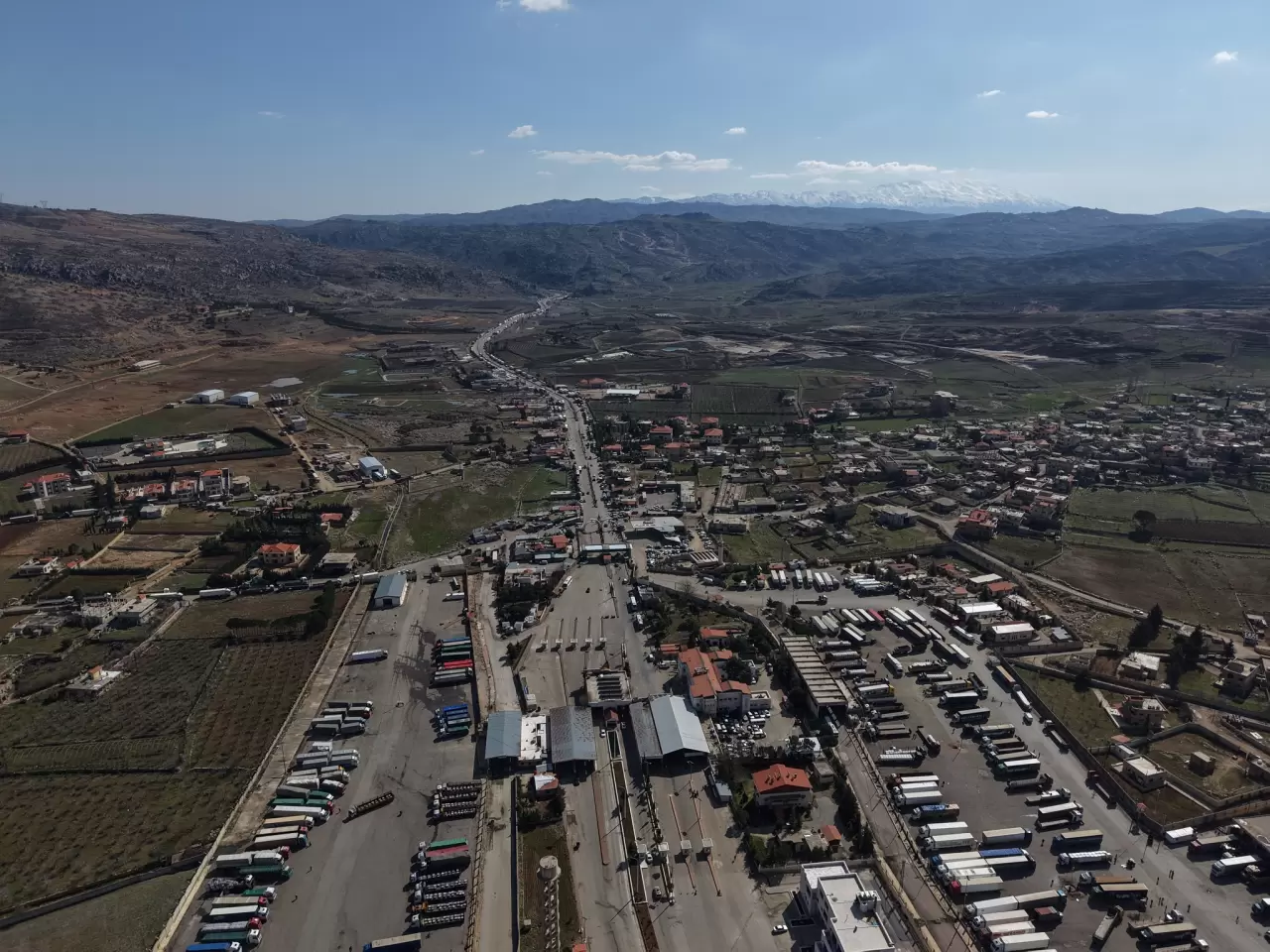 İsrail'in haava saldırıları sonrası Lübnan'dan Suriye'ye kaçış başladı 3