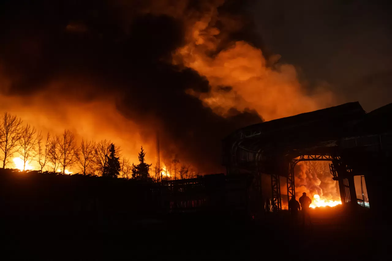 Tahran'da Şehran petrol deposundaki yangın sürüyor 4