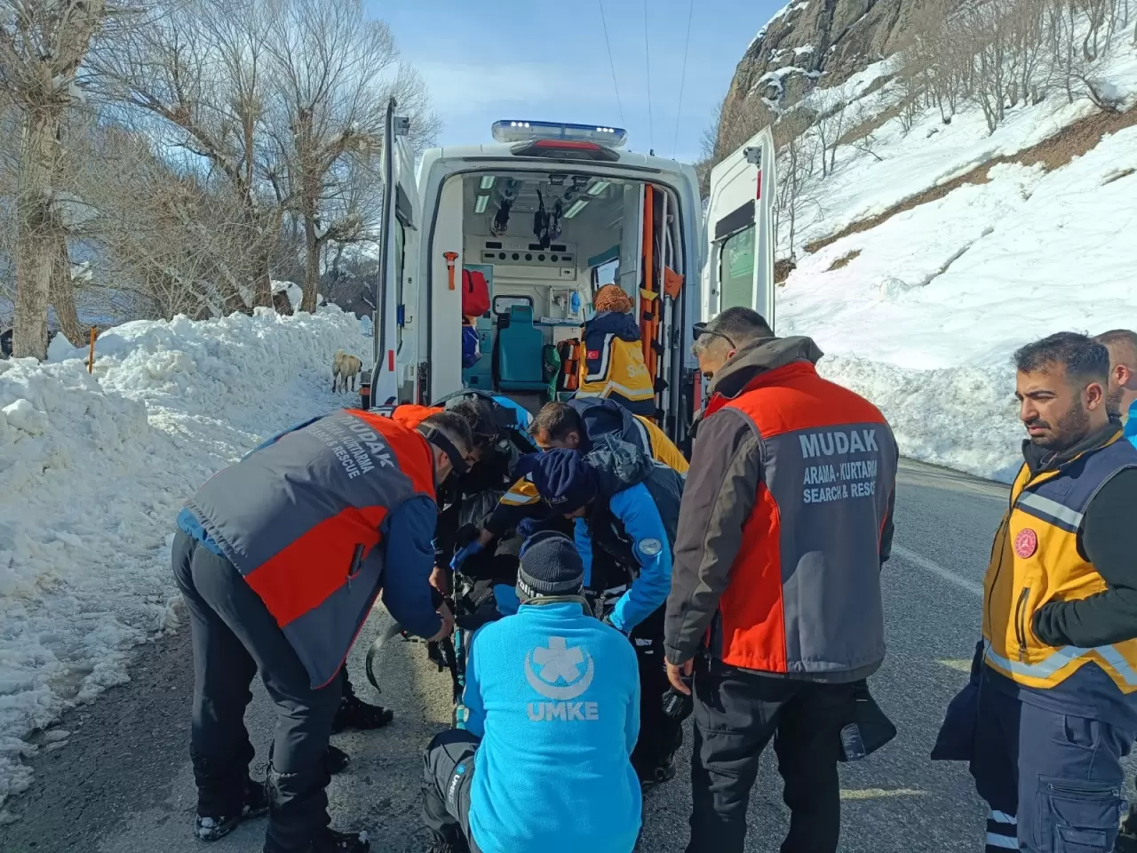 Tunceli’de karla mücadele: Ekipler hastalara zamanında ulaştı 5