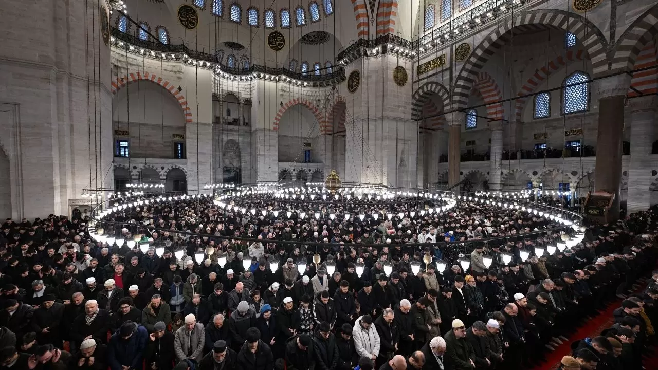 Tarihi camilerde saf tutuldu, gönüller birleşti! 3