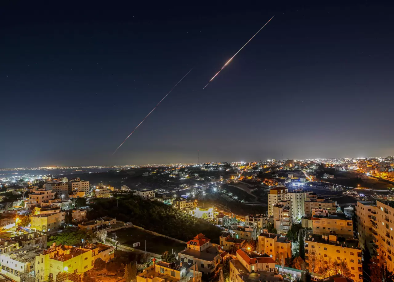 Orta Doğu’da füze trafiği: İran füzeleri Batı Şeria semalarında görüldü 5