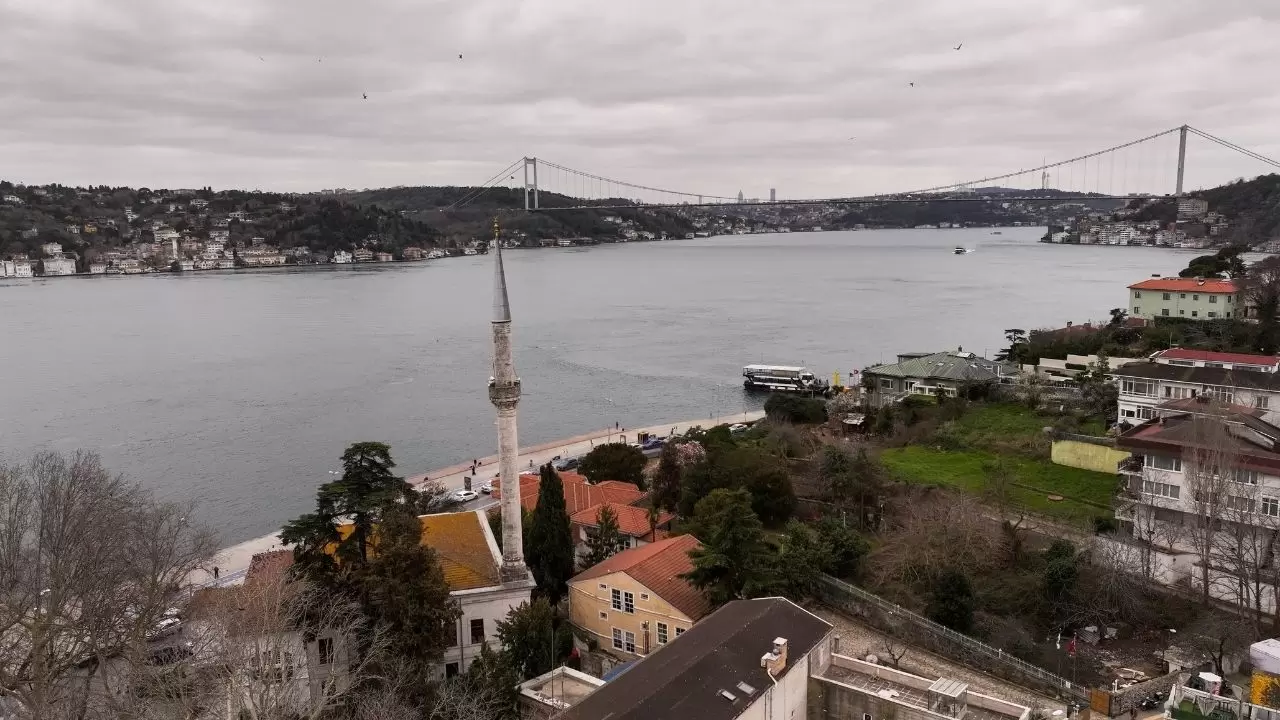 Boğaz’ın sahil sarayı gibi yükselen ibadetgahı 8