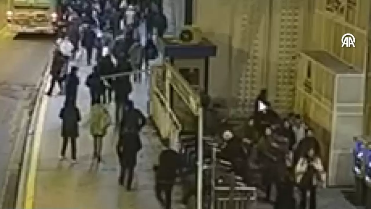 Kalabalığı fırsat bilip 6 kişinin telefonunu çaldı 8