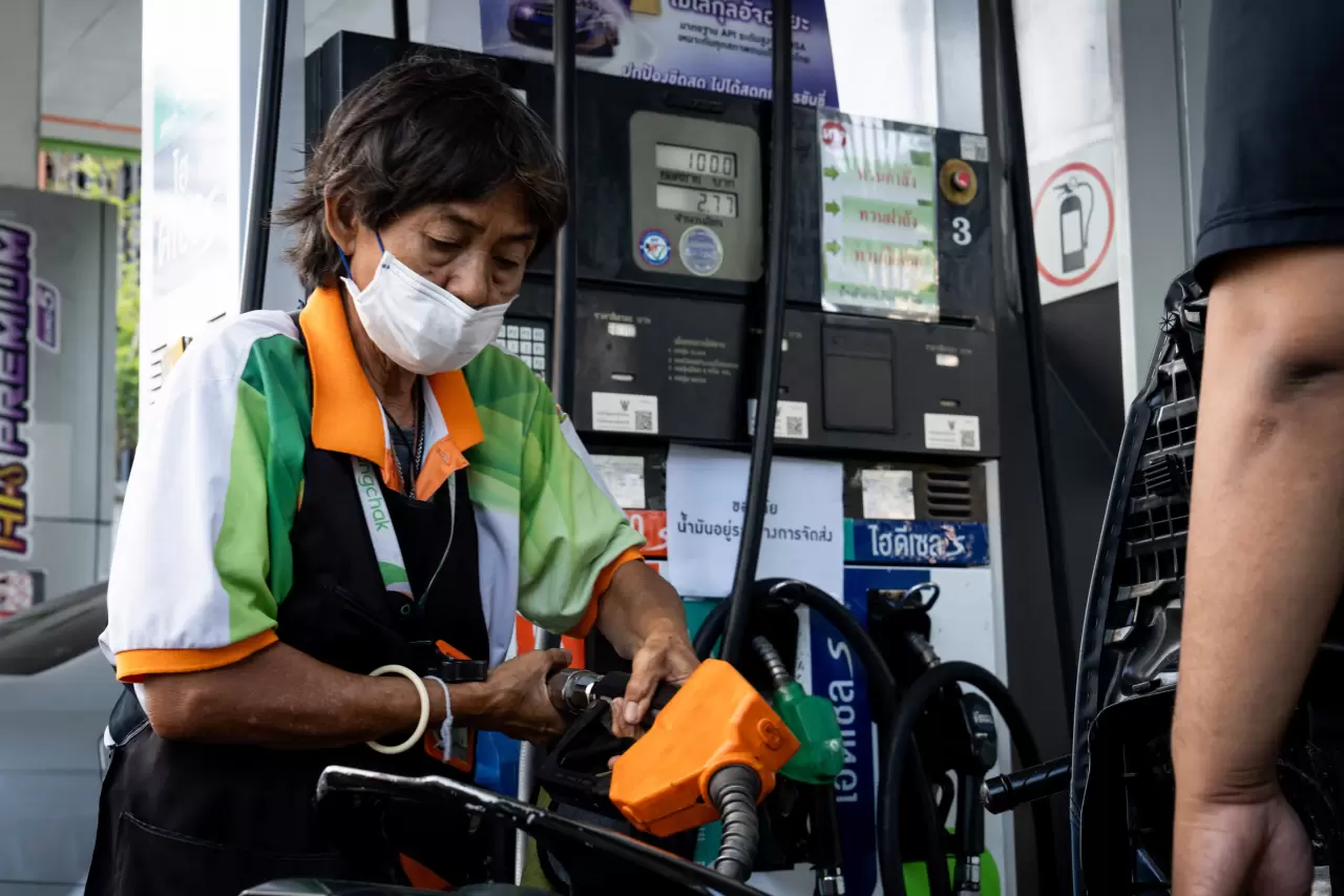 Akaryakıt fiyatları o ülkede bir gecede fırladı: İstasyonlarda kuyruklar oluştu! 7