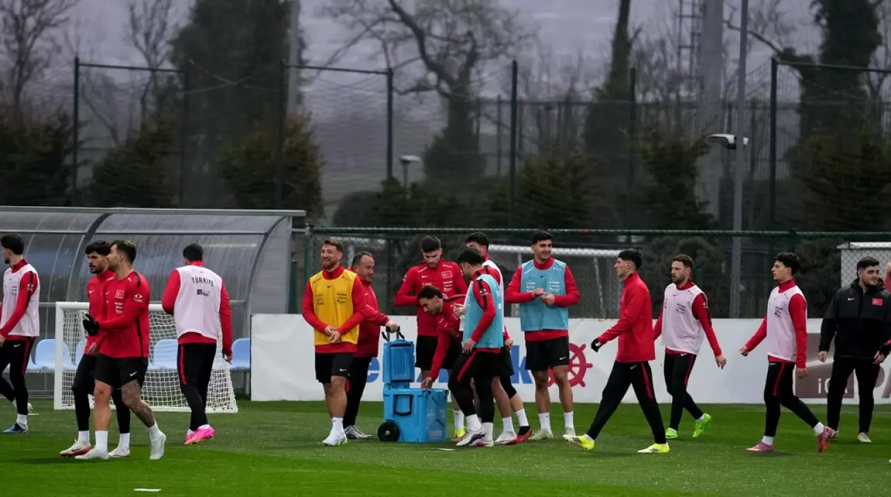 A Milli Takım, Romanya maçı öncesi antrenman yaptı! Hedef Dünya Kupası 7