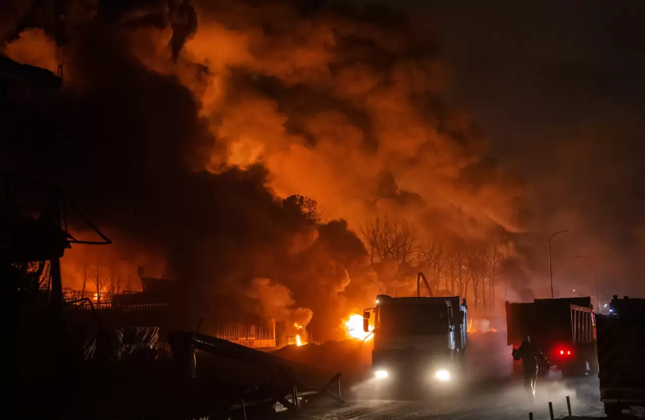 Tahran'da Şehran petrol deposundaki yangın sürüyor 6