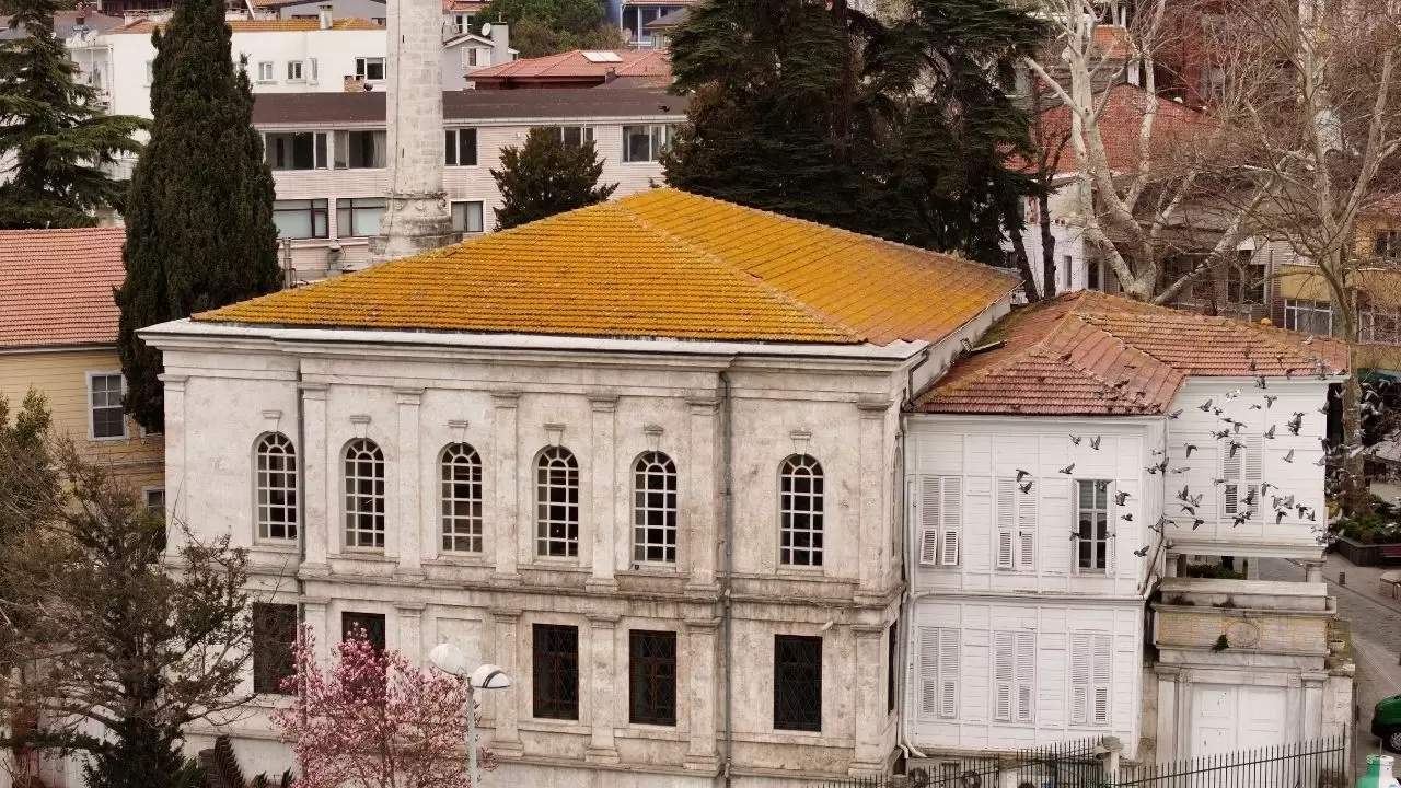 Boğaz’ın sahil sarayı gibi yükselen ibadetgahı 21