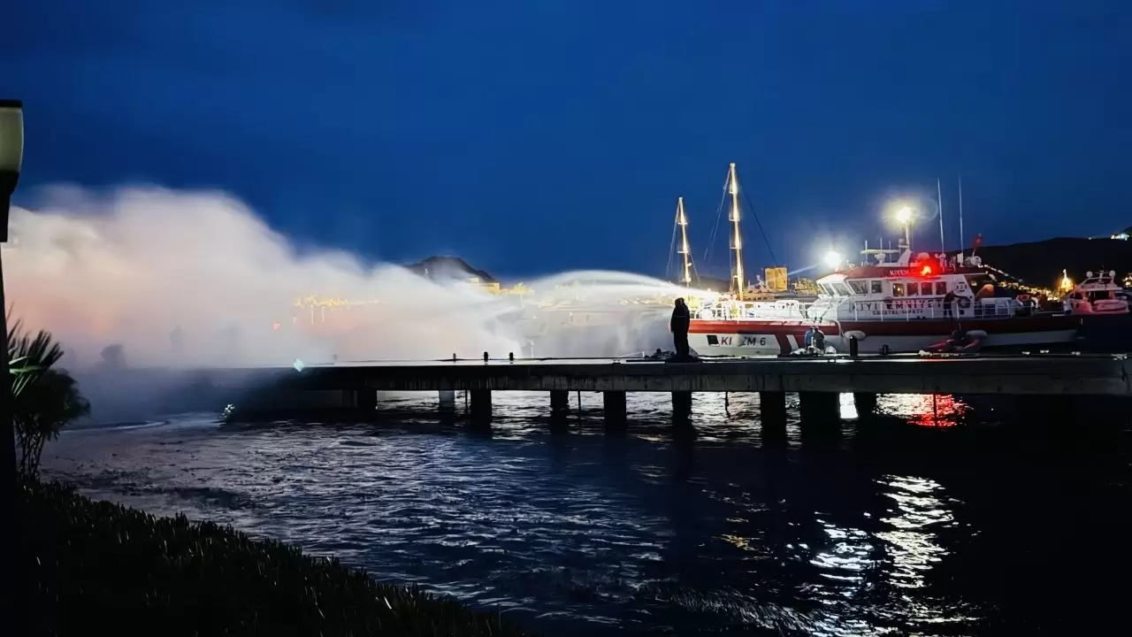 Bodrum Yalıkavak Marina’da dev yangın 1