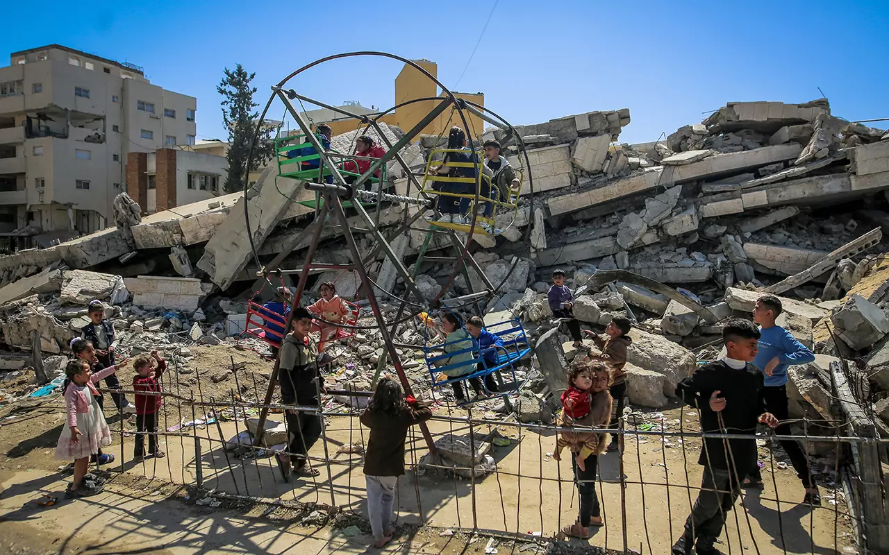 Gazze'de enkazın gölgesindeki "bayram" 14