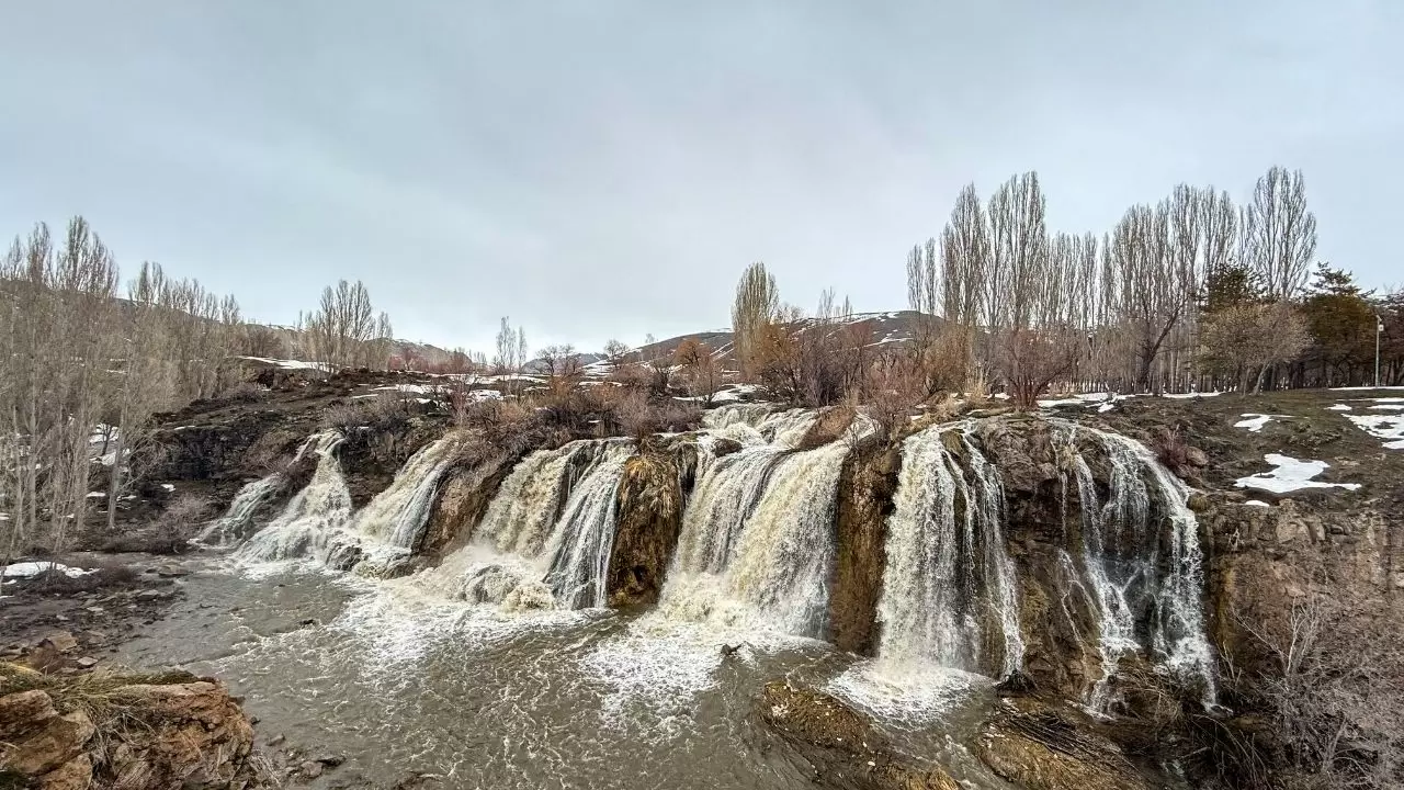 Muradiye Şelalesi hiç bu kadar coşkulu akmamıştı 8