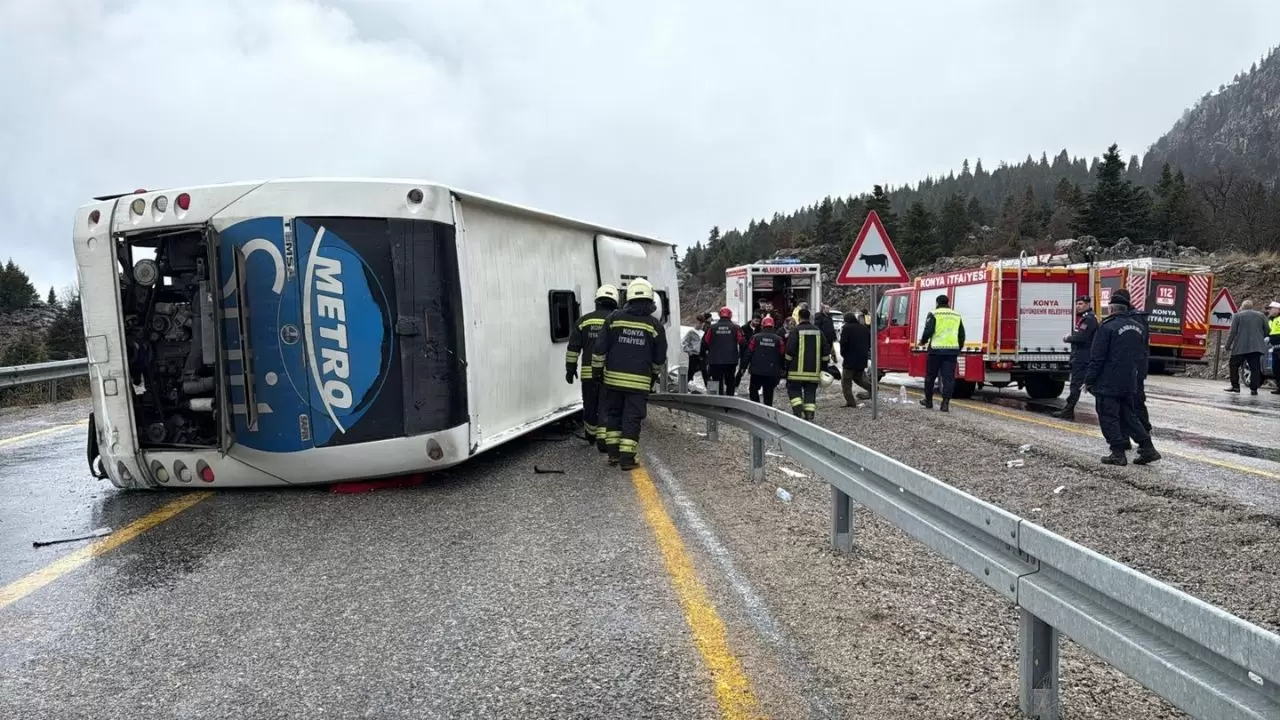 Seydişehir'de yolcu otobüsü devrildi 2
