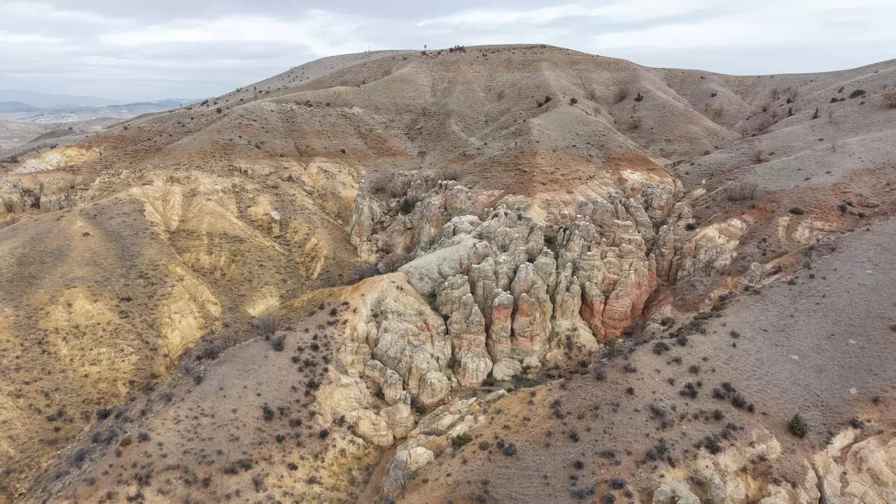 Doğa tutkunlarının gözdesi: Yahşihan'daki ilginç kaya oluşumları! 4