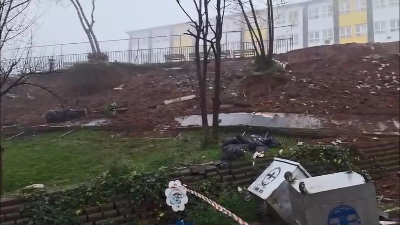 Yağmurun şiddeti istinat duvarını yıktı! 2