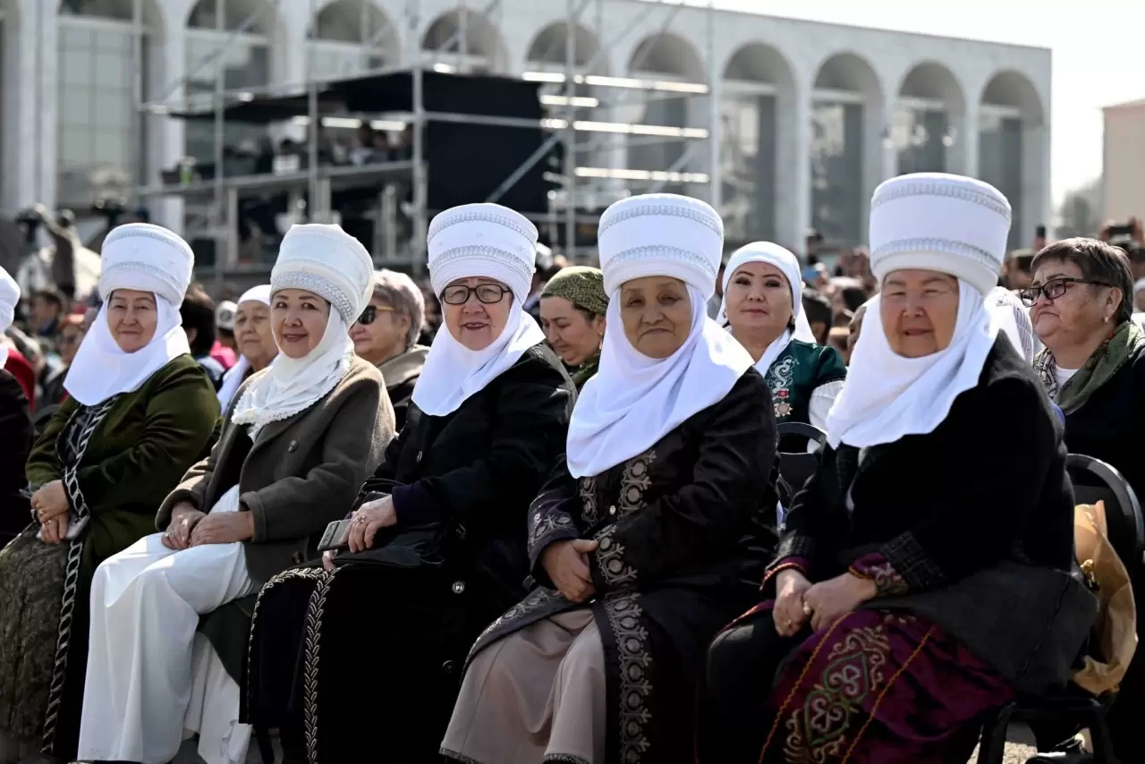 Bişkek’te Sümölök tadında bayram! Geleneksel yarışmalar Ala Too Meydanı’nı salladı 7
