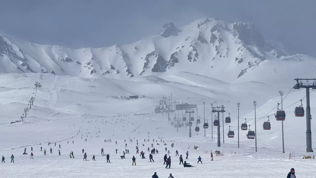 Erciyes Kayak Merkezi'nde sezon tam gaz devam ediyor: Kayakseverler pistleri doldurdu! 5