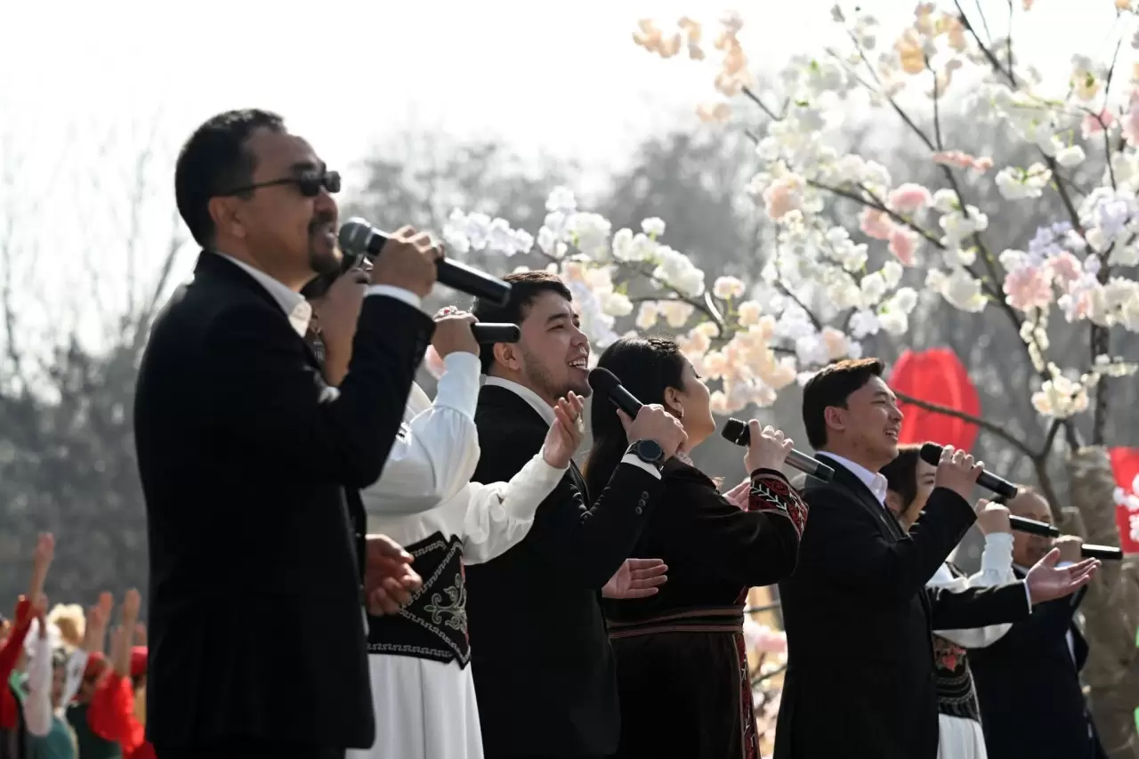 Bişkek’te Sümölök tadında bayram! Geleneksel yarışmalar Ala Too Meydanı’nı salladı 3