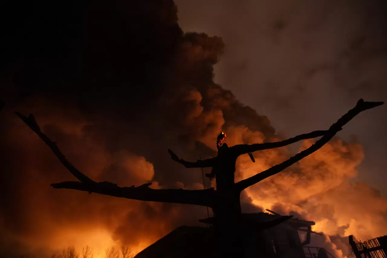 Tahran'da Şehran petrol deposundaki yangın sürüyor 5
