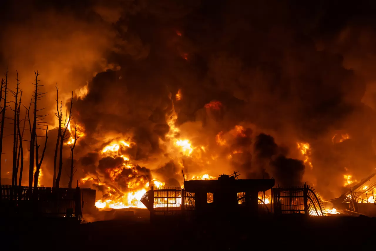 Tahran'da Şehran petrol deposundaki yangın sürüyor 3