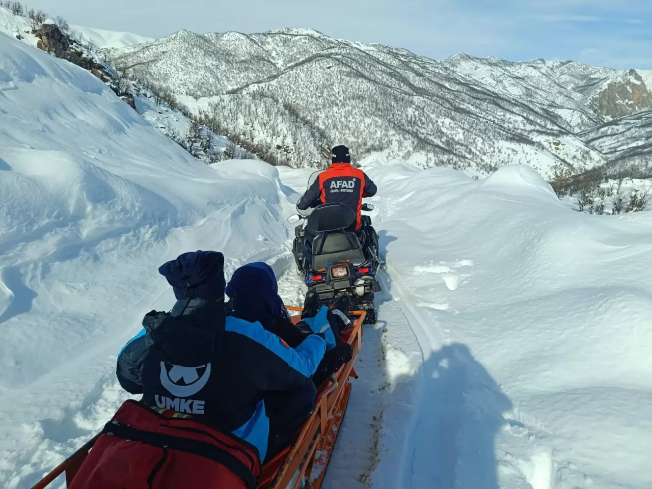 Tunceli’de karla mücadele: Ekipler hastalara zamanında ulaştı 6