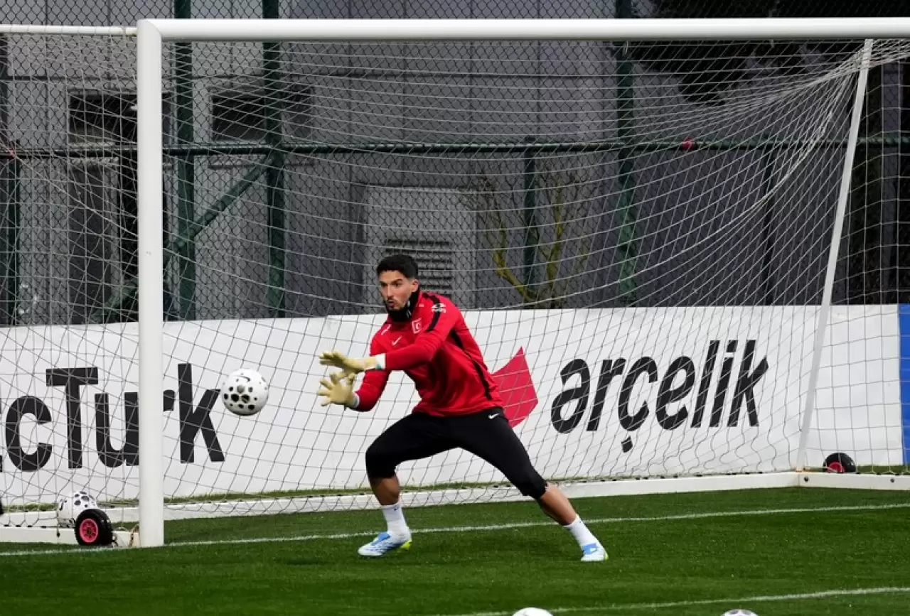 A Milli Takım, Romanya maçı öncesi antrenman yaptı! Hedef Dünya Kupası 9