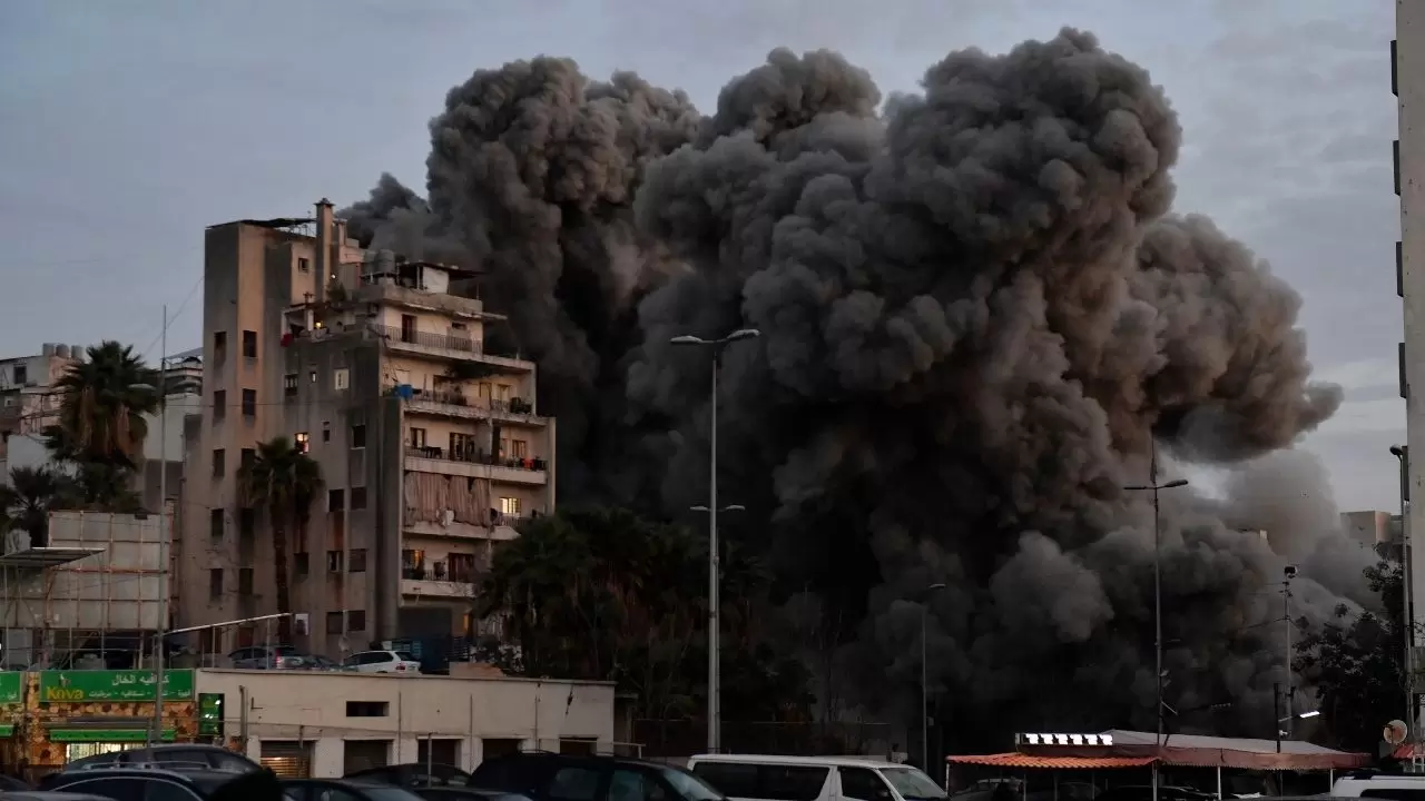 Lübnan’ın başkentinde çok katlı bina vuruldu 5
