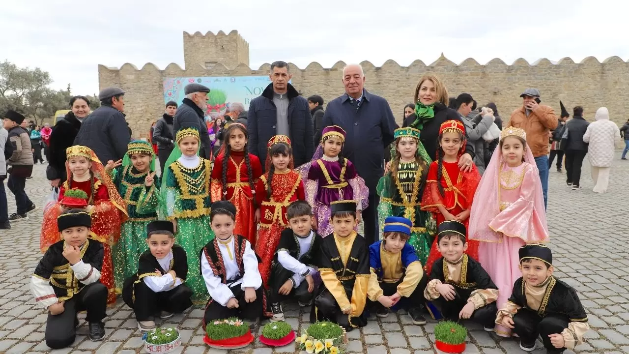Azerbaycan’da Nevruz coşkusu tarihi Ateşgah’tan yükseldi! 5