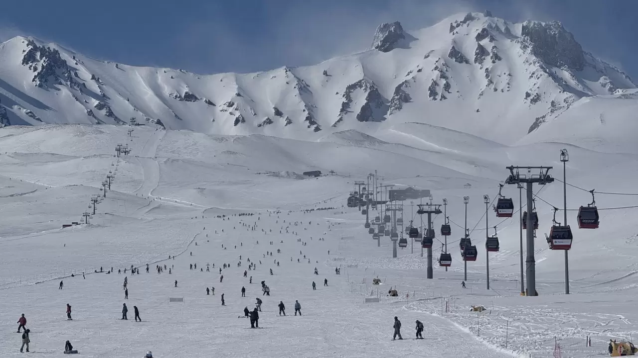 Erciyes Kayak Merkezi'nde sezon tam gaz devam ediyor: Kayakseverler pistleri doldurdu! 3